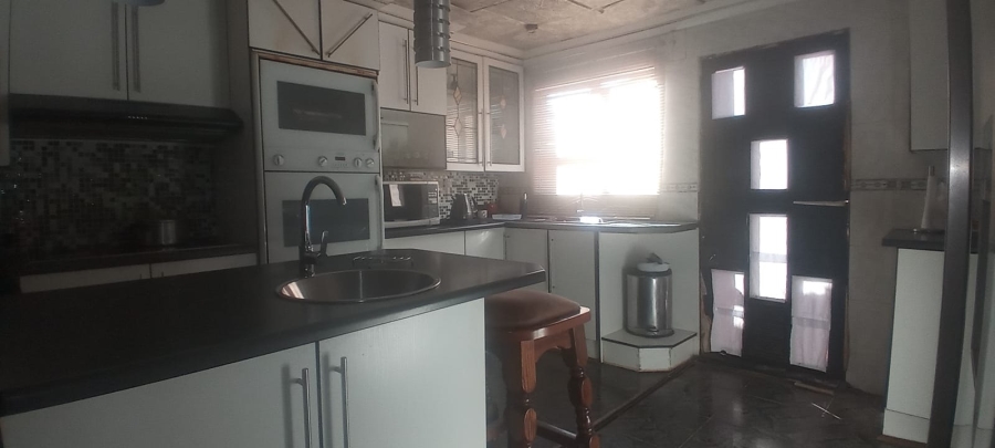 To Let 4 Bedroom Property for Rent in J B Mafora Free State